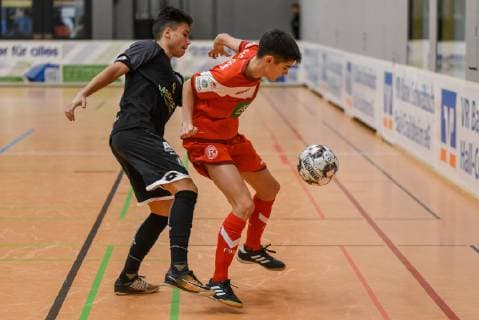 Tobias Strahlhofer (SK Sturm Graz) und Leon Troschka (Fortuna Düsseldorf). Deutschland, Gaildorf, 12.01.2019, Jugendfussball, 30.Int. U17 U 17 Hallenfussballturnier: Jugend Euro Cup 2019, Sporthalle