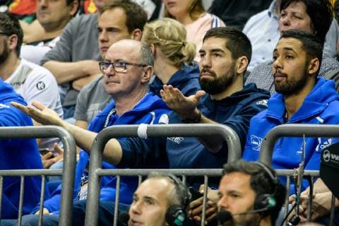 Handball WM, Frankreich - Serbien Frankreich vs Serbien, Handball Weltmeisterschaft 2019, 12.01.2019 Nikola Karabatic ratlos auf der Tribüne beim Spiel zwischen Frankreich und Serbien bei der Handball Weltmeisterschaft in Berlin am 12.01.2019, , Berlin BER Germany Mercedes-Benz-Arena