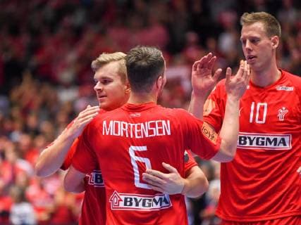 Handball WM, Dänemark - Tunesien HANDBALL - IHF WC, DEN vs TUN HERNING,DENMARK,12.JAN.19 - HANDBALL - IHF Men s World Championships, international match Länderspiel Denmark vs Tunisia. Image shows the rejoicing of Johan P. Hansen, Casper Mortsensen and Nikolaj Markussen (DEN). GEPAxpictures xOliverxLerch