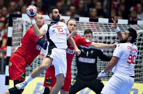 Handball WM, Dänemark - Tunesien Kamel Alouni of Tunisia is being held by Henrik Moellgaard of Denmark during the men s IHF Handball World Championship WM Weltmeisterschaft Group C match between Denmark and Tunisia in Herning, Denmark, Saturday, Jan. 12, 2019.. , Herning Jylland Denmark Copyright: HenningxBagger HenningxBaggerx COP101 spdk20190112-222004-L