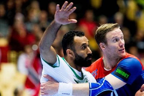 190112 Hassan Aljanabi of Saudi Arabia and Magnus Gullerud of Norway during the IHF World Handball Championship match between Norway and Saudi Arabia on January 12, 2019 in Herning. Photo: Jon Olav Nesvold BILDBYRAN kod JE 160396 Copyright: JONxOLAVxNESVOLD BB190112JE162