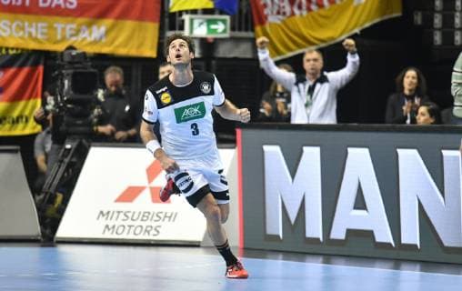Uwe Gensheimer (Deutschland), jubelt nach einem Tor, vorne Guilherme Valadao (BRA), Deutschland-Brasilien Germany-Brazil Brasilia-France IHF Handball Weltmeisterschaft 2019, Hanball World Championship WM Weltmeisterschaft 2019, Herren, Männer, Maenner, men, Handball, Deutschland, Germany, Vorrunde, Gruppe A, group A Berlin, 12.1.2019
