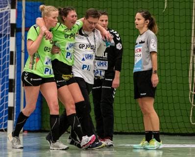 Ronja Lauf (TSV Nord Harrislee 15), Samiah-Alica Jakusch (TSV Nord Harrislee 23), verletzt vom Platz,SG H2Ku Herrenberg Kuties vs. TSV Nord Harrislee, Handball, 2.Bundesliga, Frauen, HBF, Saison 18 19, 12.01.2019, SG H2Ku Herrenberg Kuties vs. TSV Nord Harrislee, Handball, 2.Bundesliga, Frauen, HBF, Saison 18 19, 12.01.2019 Herrenberg Copyright: xEIBNER WolfgangxFrankx EP_WFK