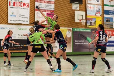 Katrin Schroeder (SG H2Ku Herrenberg Kuties 04), Merle Carstensen (TSV Nord Harrislee 10), SG H2Ku Herrenberg Kuties vs. TSV Nord Harrislee, Handball, 2.Bundesliga, Frauen, HBF, Saison 18 19, 12.01.2019, SG H2Ku Herrenberg Kuties vs. TSV Nord Harrislee, Handball, 2.Bundesliga, Frauen, HBF, Saison 18 19, 12.01.2019 Herrenberg Copyright: xEIBNER WolfgangxFrankx EP_WFK