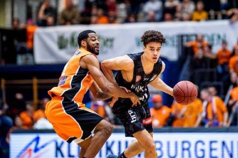 Joshua Obiesie 3 (S. Oliver Wuerzburg) im Duell mit Adika Peter-McNeilly 21 (Mitteldeutscher BC) waehrend des Easy Credit Bundesliga-Spiels zwischen Mitteldeutscher BC und S. Oliver Wuerzburg in Stadthalle Weissenfels am 12. January 2019 in Weissenfels, Saxony Anhalt, Deutschland (Photo by Hartmut Boesener Eibner) BB-1BL Mitteldeutscher BC - S. Oliver Wuerzburg Copyright: xEIBNER HartmutxBoesenerx EP_HBR