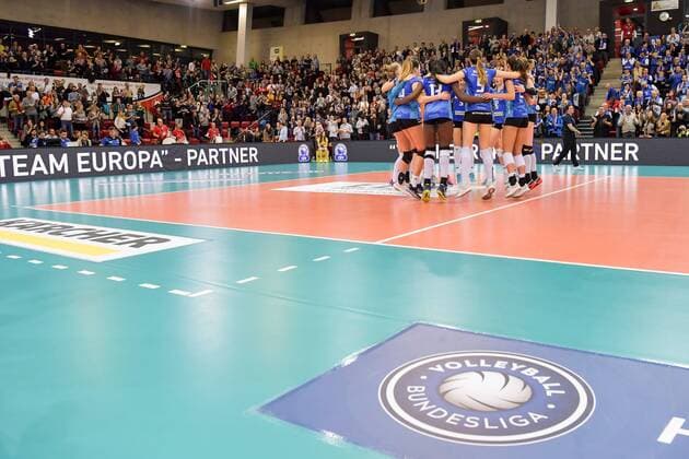 VBL Allianz MTV Stuttgart – VfB Suhl Lotto Thüringen 12. Januar 2019 Bundesliga, Volleyball, Damen, Saison 2018 19, Allianz MTV Stuttgart (in blau), gegen VfB Suhl Lotto Thüringen (in weiß), Stuttgart feiert den Sprung an die Tabellenspitze, Feature Volleyball Bundesliga FOTO: TOM BLOCH