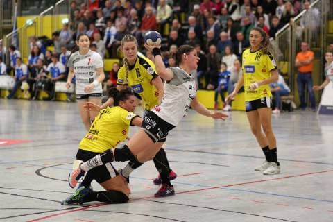 Delia Cleve (TG Nuertingen) beim Torwurf Handball Frauen, HC Roedertal - TG Nuertingen, 2.Liga, 12.01.2019 Grossroehrsdorf