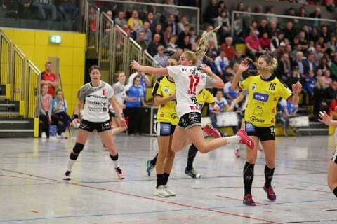 Carmen Stiller (TG Nuertingen) beim Torwurf Handball Frauen, HC Roedertal - TG Nuertingen, 2.Liga, 12.01.2019 Grossroehrsdorf