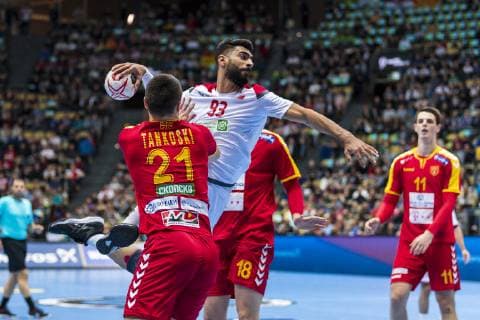 Muenchen, Deutschland 13. Januar 2019: WM 2019 Männer - Gruppe B - Mazedonien vs. Bahrain Mario Tankoski (Mazedonien), Mohamed Habib (Bahrain) Muenchen Olympiahalle Bayern Deutschland