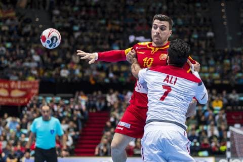 Muenchen, Deutschland 13. Januar 2019: WM 2019 Männer - Gruppe B - Mazedonien vs. Bahrain Filip Churlevski (Mazedonien), Ali Merza (Bahrain) Muenchen Olympiahalle Bayern Deutschland