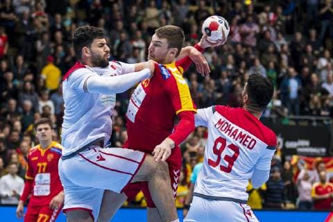 Muenchen, Deutschland 13. Januar 2019: WM 2019 Männer - Gruppe B - Mazedonien vs. Bahrain v.li. Ali Merza (Bahrain), Goran Krstevski (Mazedonien), Mohamed Habib (Bahrain) Muenchen Olympiahalle Bayern Deutschland