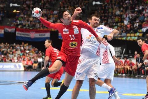 Sport Bilder des Tages Handball WM, Japan - Kroatien Kenya KASAHARA (JPN),Aktion,Zweikampf, Wurf gegen Alen VLAZEVIC (CRO). Vorrunde Gruppe B, Kroatien (CRO)-Japan (JPN) am 13.01.2019 in Muenchen Deutschland, Olympiahalle. Handball Weltmeisterschaft 2019, vom 10.01. - 27.01.2019 in Deutschland und Daenemark.