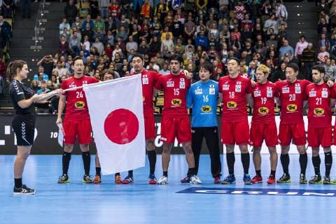 Handball WM, Japan - Kroatien Muenchen, Deutschland 13. Januar 2019: WM 2019 Männer - Gruppe B - Kroatien vs. Japan die Mannschaft von Japan bei der Nationalhymne Muenchen Olympiahalle Bayern Deutschland