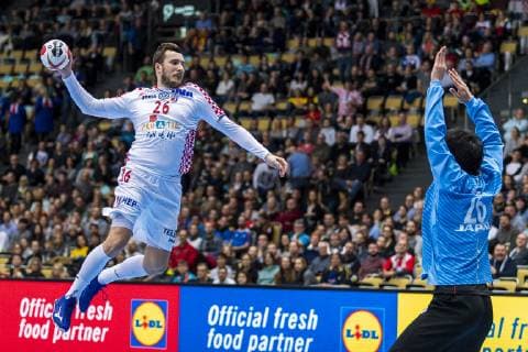Handball WM, Japan - Kroatien Muenchen, Deutschland 13. Januar 2019: WM 2019 Männer - Gruppe B - Kroatien vs. Japan v.li. Manuel Strlek (Kroatien), Akihito Kai (Japan) Muenchen Olympiahalle Bayern Deutschland