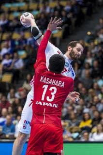 Handball WM, Japan - Kroatien Muenchen, Deutschland 13. Januar 2019: WM 2019 Männer - Gruppe B - Kroatien vs. Japan Damir Bicanic (Kroatien), Kenya Kasahara (Japan) Muenchen Olympiahalle Bayern Deutschland