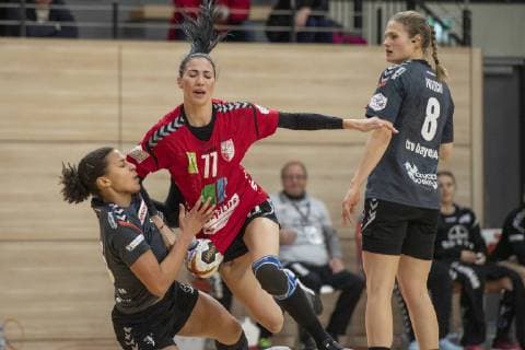 Viktoria Divak (SV Union Halle) setzt sich durch im Viertelfinale SV Union Halle-Neustadt (Wildcats) vs. Bayer 04 Leverkusen Handball DHB Pokal - Saison 2018 2019 Copyright: xVIADATAx xHolgerxJohnx Halle Saale Sachsen-Anhalt Deutschland