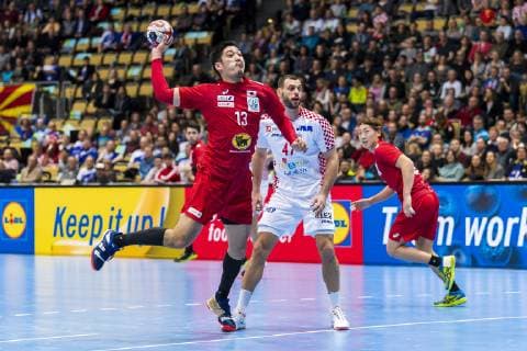 Muenchen, Deutschland 13. Januar 2019: WM 2019 Männer - Gruppe B - Kroatien vs. Japan v.li. Kenya Kasahara (Japan), Jakov Vrankovic (Kroatien) Muenchen Olympiahalle Bayern Deutschland
