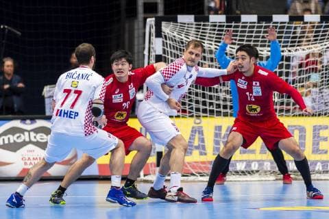 Muenchen, Deutschland 13. Januar 2019: WM 2019 Männer - Gruppe B - Kroatien vs. Japan v.li. Damir Bicanic (Kroatien), Ryusei Okamoto (Japan), Kresimir Kozina (Kroatien Goeppingen), Kenya Kasahara (Japan) Muenchen Olympiahalle Bayern Deutschland