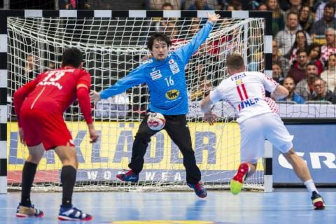 Muenchen, Deutschland 13. Januar 2019: WM 2019 Männer - Gruppe B - Kroatien vs. Japan v.li. Kenya Kasahara (Japan), Akihito Kai (Japan), Ivan Vida (Kroatien) Muenchen Olympiahalle Bayern Deutschland