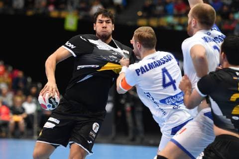 Handball WM, Spanien - Island Daniel DOVICHEBAEVA DUJSHEBAEV (ESP), Aktion,Zweikampf gegen Aron PALMARSSON (ISL). Vorrunde Gruppe B, Spanien (ESP-Island (ISL), am 13.01.2019 in Muenchen Deutschland, Olympiahalle. Handball Weltmeisterschaft 2019, vom 10.01. - 27.01.2019 in Deutschland und Daenemark.