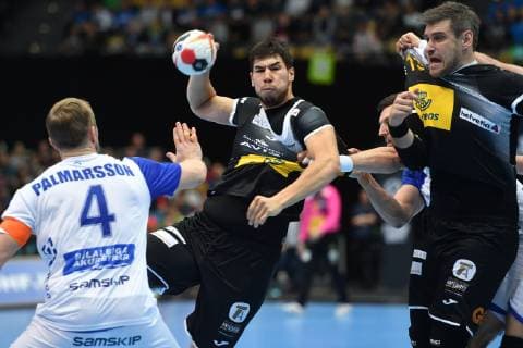 Handball WM, Spanien - Island Daniel DOVICHEBAEVA DUJSHEBAEV (ESP), Aktion,Zweikampf gegen Aron PALMARSSON (ISL). Vorrunde Gruppe B, Spanien (ESP-Island (ISL), am 13.01.2019 in Muenchen Deutschland, Olympiahalle. Handball Weltmeisterschaft 2019, vom 10.01. - 27.01.2019 in Deutschland und Daenemark.