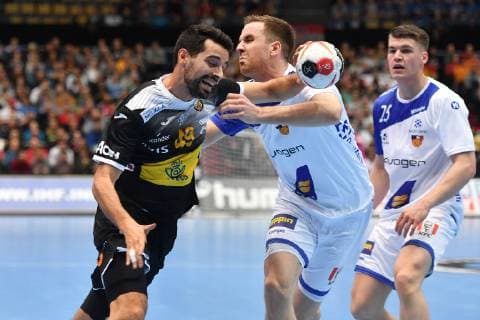 Handball WM, Spanien - Island Ferran SALA SOLE (ESP), Aktion,Zweikampf gegen Sigvaldi GUDJONSSON (ISL). Vorrunde Gruppe B, Spanien (ESP-Island (ISL), am 13.01.2019 in Muenchen Deutschland, Olympiahalle. Handball Weltmeisterschaft 2019, vom 10.01. - 27.01.2019 in Deutschland und Daenemark.