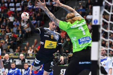 Handball WM, Spanien - Island Angel FERNANDEZ PEREZ (ESP), Aktion,Torwurf gegen Torwart Bjorgvin Pall GUSTAVSSON (ISL). Vorrunde Gruppe B, Spanien (ESP-Island (ISL), am 13.01.2019 in Muenchen Deutschland, Olympiahalle. Handball Weltmeisterschaft 2019, vom 10.01. - 27.01.2019 in Deutschland und Daenemark.