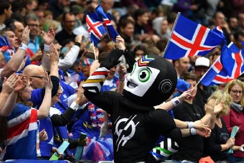Handball WM, Spanien - Island Maskottchen STAN sorg fuer gute Stimmung bei den islaendischen Handballfans,Fans, Vorrunde Gruppe B, Spanien (ESP-Island (ISL), am 13.01.2019 in Muenchen Deutschland, Olympiahalle. Handball Weltmeisterschaft 2019, vom 10.01. - 27.01.2019 in Deutschland und Daenemark.