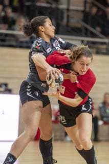 Aimée von Pereira (Bayer 04 Leverkusen) gegen Mariana Ferreira Lopes (SV Union Halle) im Viertelfinale SV Union Halle-Neustadt (Wildcats) vs. Bayer 04 Leverkusen Handball DHB Pokal - Saison 2018 2019 Copyright: xVIADATAx xHolgerxJohnx Halle Saale Sachsen-Anhalt Deutschland