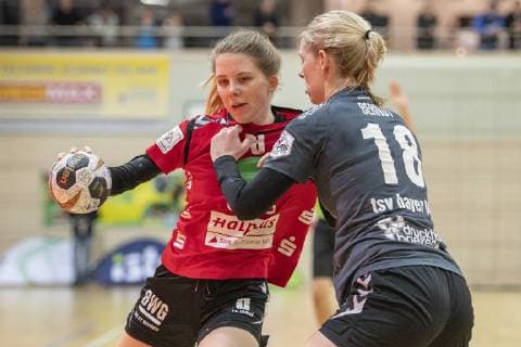 Laura Winkler (SV Union Halle) gegen Kim Berndt (Bayer 04 Leverkusen) im Viertelfinale SV Union Halle-Neustadt (Wildcats) vs. Bayer 04 Leverkusen Handball DHB Pokal - Saison 2018 2019 Copyright: xVIADATAx xHolgerxJohnx Halle Saale Sachsen-Anhalt Deutschland
