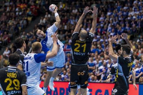 Muenchen, Deutschland 13. Januar 2019: WM 2019 Männer - Gruppe B - Spanien vs. Island Arnar Arnarsson (Island), Teitur Orn Einarrson (Island), Joan Canellas (Spanien) Muenchen Olympiahalle Bayern Deutschland