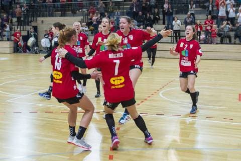 Die Wildcats gewinnen das Spiel und ziehen das erste Mal in der Vereinsgeschichte ins Final Four im DHB Pokal ein. Jubel der Mannschaft nach dem Sieg im Viertelfinale SV Union Halle-Neustadt (Wildcats) vs. Bayer 04 Leverkusen Handball DHB Pokal - Saison 2018 2019 Copyright: xVIADATAx xHolgerxJohnx Halle Saale Sachsen-Anhalt Deutschland