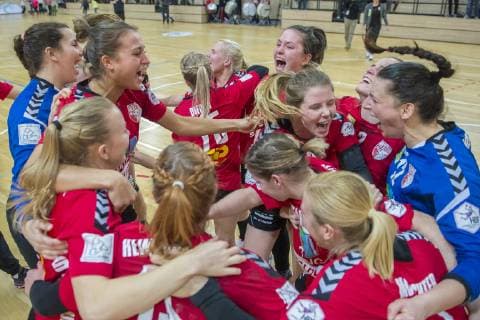 Die Wildcats gewinnen das Spiel und ziehen das erste Mal in der Vereinsgeschichte ins Final Four im DHB Pokal ein. Jubel der Mannschaft nach dem Sieg im Viertelfinale SV Union Halle-Neustadt (Wildcats) vs. Bayer 04 Leverkusen Handball DHB Pokal - Saison 2018 2019 Copyright: xVIADATAx xHolgerxJohnx Halle Saale Sachsen-Anhalt Deutschland