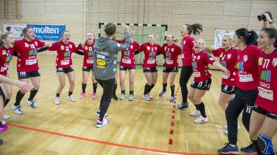Die Wildcats gewinnen das Spiel und ziehen das erste Mal in der Vereinsgeschichte ins Final Four im DHB Pokal ein. Jubel der Mannschaft nach dem Sieg im Viertelfinale SV Union Halle-Neustadt (Wildcats) vs. Bayer 04 Leverkusen Handball DHB Pokal - Saison 2018 2019 Copyright: xVIADATAx xHolgerxJohnx Halle Saale Sachsen-Anhalt Deutschland