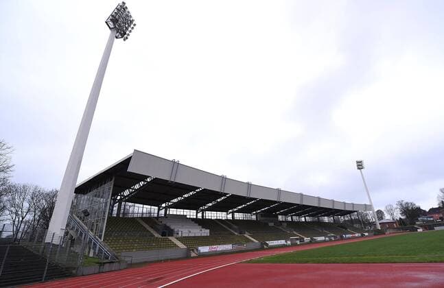 Fußball, Stadiongeschichte SG Wattenscheid 09 Fußball Regionalliga Staffel West Trainingsauftakt SG Wattenscheid 09 am 11.01.2019 im Lohrheidestadion in Bochum Haupttribüne Innenansicht Lohrheidestadion in Bochum