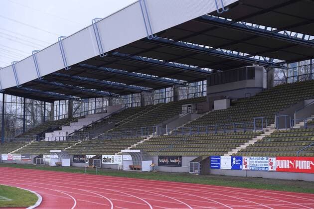 Fußball, Stadiongeschichte SG Wattenscheid 09 Fußball Regionalliga Staffel West Trainingsauftakt SG Wattenscheid 09 am 11.01.2019 im Lohrheidestadion in Bochum Haupttribüne Innenansicht Lohrheidestadion