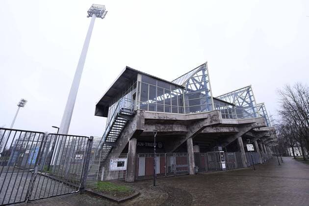Fußball, Stadiongeschichte SG Wattenscheid 09 Fußball Regionalliga Staffel West Trainingsauftakt SG Wattenscheid 09 am 11.01.2019 im Lohrheidestadion in Bochum Außenansicht Haupttribüne Lohrheidestadion