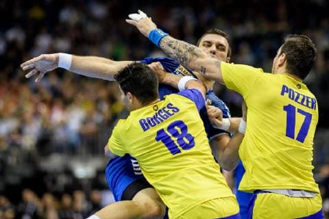 Serbien vs Brasilien, Handball Weltmeisterschaft 2019, 14.01.2019 Mijan Pusica (SRB 2) gegen Felipe Borges (BRA 18) und Alexandro Pozzer (BRA 17) beim Spiel zwischen Serbien und Brasilien bei der Handball Weltmeisterschaft in Berlin am 14.01.2019, , Berlin BER Germany Mercedes-Benz-Arena