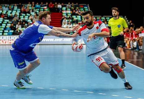 Muenchen, Deutschland, 14.01.2019, IHF Handball WM 2019, Gruppe B, Island - Bahrain, Arnor por Gunnarsson (ISL) und Husain Alsyyad (BHR) im Zweikampf ( DeFodi048