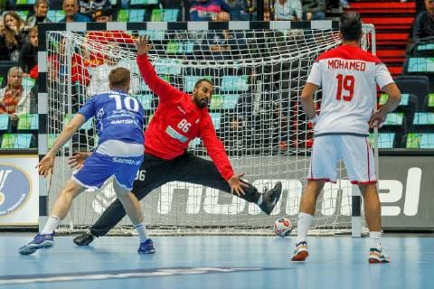 Muenchen, Deutschland, 14.01.2019, IHF Handball WM 2019, Gruppe B, Island - Bahrain, Stefan Rafn Sigurmannsson (ISL) und Ali Khamis (BHR) im Zweikampf ( DeFodi048