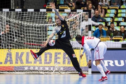 Muenchen, Deutschland 14. Januar 2019: WM 2019 Männer - Gruppe B - Island vs. Bahrain v.li. Torhueter Bjoergvin Gustavsson (Island), Mahdi Saad (Bahrain) Muenchen Olympiahalle Bayern Deutschland