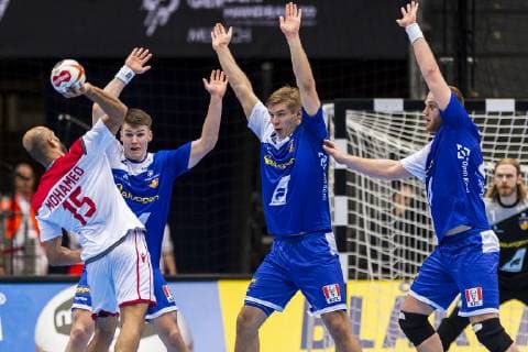 Muenchen, Deutschland 14. Januar 2019: WM 2019 Männer - Gruppe B - Island vs. Bahrain v.li. Mohamed Abdulredha (Bahrain), Elvar Orn Jonsson (Island), Olafur Gudmundsson (Island), Arnar Arnarsson (Island) Muenchen Olympiahalle Bayern Deutschland