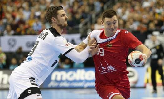 Hendrik Pekeler (Deutschland) gegen Sergei Mark Kosorotov (Russland) beim Spiel Russland gegen Deutschland der Handball- WM 2019 der Maenner am 14.01.2019 in der Mercedes-Benz Arena in Berlin Handball - WM 2019 - Gruppe A - Deutschland - Russland