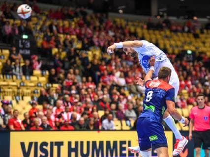 Sport Bilder des Tages HANDBALL - IHF WC, NOR vs AUT HERNING,DENMARK,14.JAN.19 - HANDBALL - IHF Men s World Championships, international match Länderspiel Norway vs Austria. Image shows Bjarte Myrhol (NOR) and Janko Bozovic (AUT). GEPAxpictures xOliverxLerch