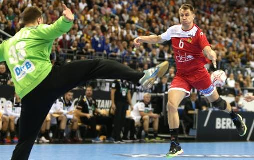 Andreas Wolff (Deutschland) pareiert Wurf von Daniil Shishkarev (Russland) beim Spiel Russland gegen Deutschland der Handball- WM 2019 der Maenner am 14.01.2019 in der Mercedes-Benz Arena in Berlin Handball - WM 2019 - Gruppe A - Deutschland - Russland