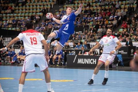 Handball WM, 2019, Vorrunde, Gruppe B, München, Olympiahalle, Begegnung Island - Bahrain, im Bild: Mohammed Mersa, Dschasim Abbas Al-Salatna, @Martin Hangen hangenfoto