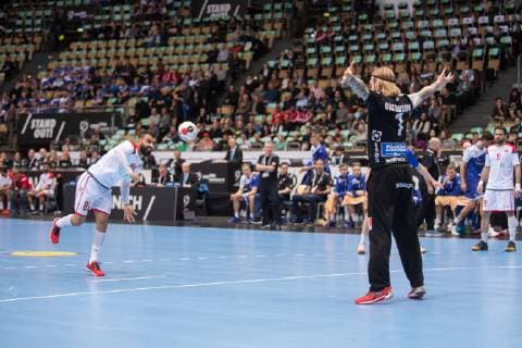 Handball WM, 2019, Vorrunde, Gruppe B, München, Olympiahalle, Begegnung Island - Bahrain, im Bild: Björgvin Gustavsson, Mahdi Abdulla Saad @Martin Hangen hangenfoto