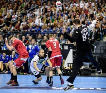 Deutschland vs Russland, Handball Weltmeisterschaft 2019, 14.01.2019 l-r: Gleb Kalarash (RUS 21), Paul Drux (GER 95), Alexander Shkurinskiy (RUS 9) und Victor Kireev (RUS 87) beim Spiel zwischen Russland und Deutschland bei der Handball Weltmeisterschaft in Berlin am 14.01.2019, , Berlin BER Germany Mercedes-Benz-Arena