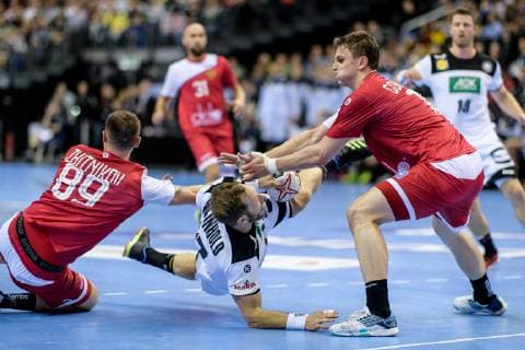 Deutschland vs Russland, Handball Weltmeisterschaft 2019, 14.01.2019 l-r: Dmitrii Zhitnikov (RUS 89), Steffen Weinhold (GER 17) und Sergey Gorpishin (RUS 18) beim Spiel zwischen Russland und Deutschland bei der Handball Weltmeisterschaft in Berlin am 14.01.2019, , Berlin BER Germany Mercedes-Benz-Arena