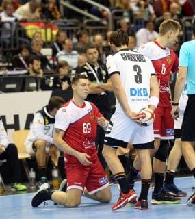 GERv IHF Handball WM Deutschland (GER) vs Russland (RUS) 14.01.2019, Mercedes Benz Arena, Berlin, GER, Deutschland vs Russland, im Bild Uwe Gensheimer (GER 3), Dmitrii ZHITNIKOV (RUS 89)